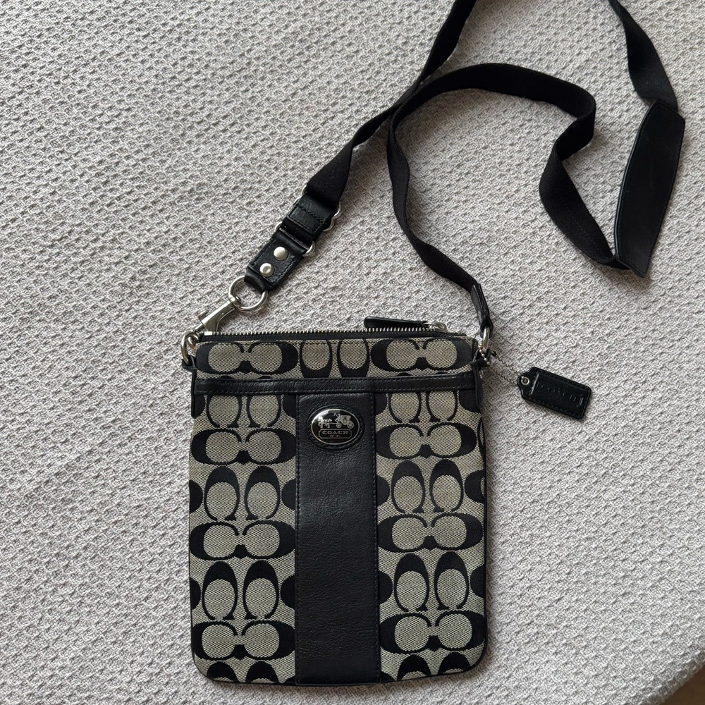 COACH Legacy Authenic Signature Swingpack | Crossbody Shoulder Purse